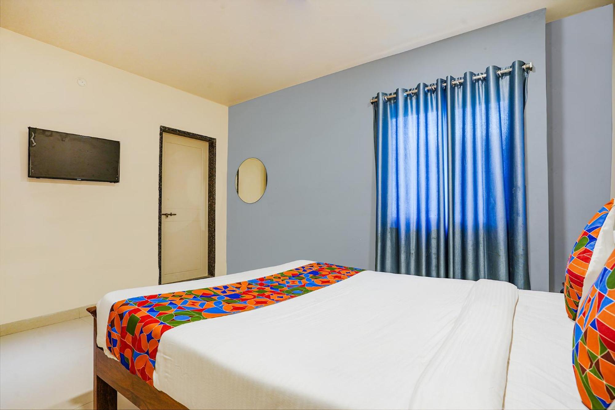 Fabhotel Unique Suites Hyderabad Bagian luar foto