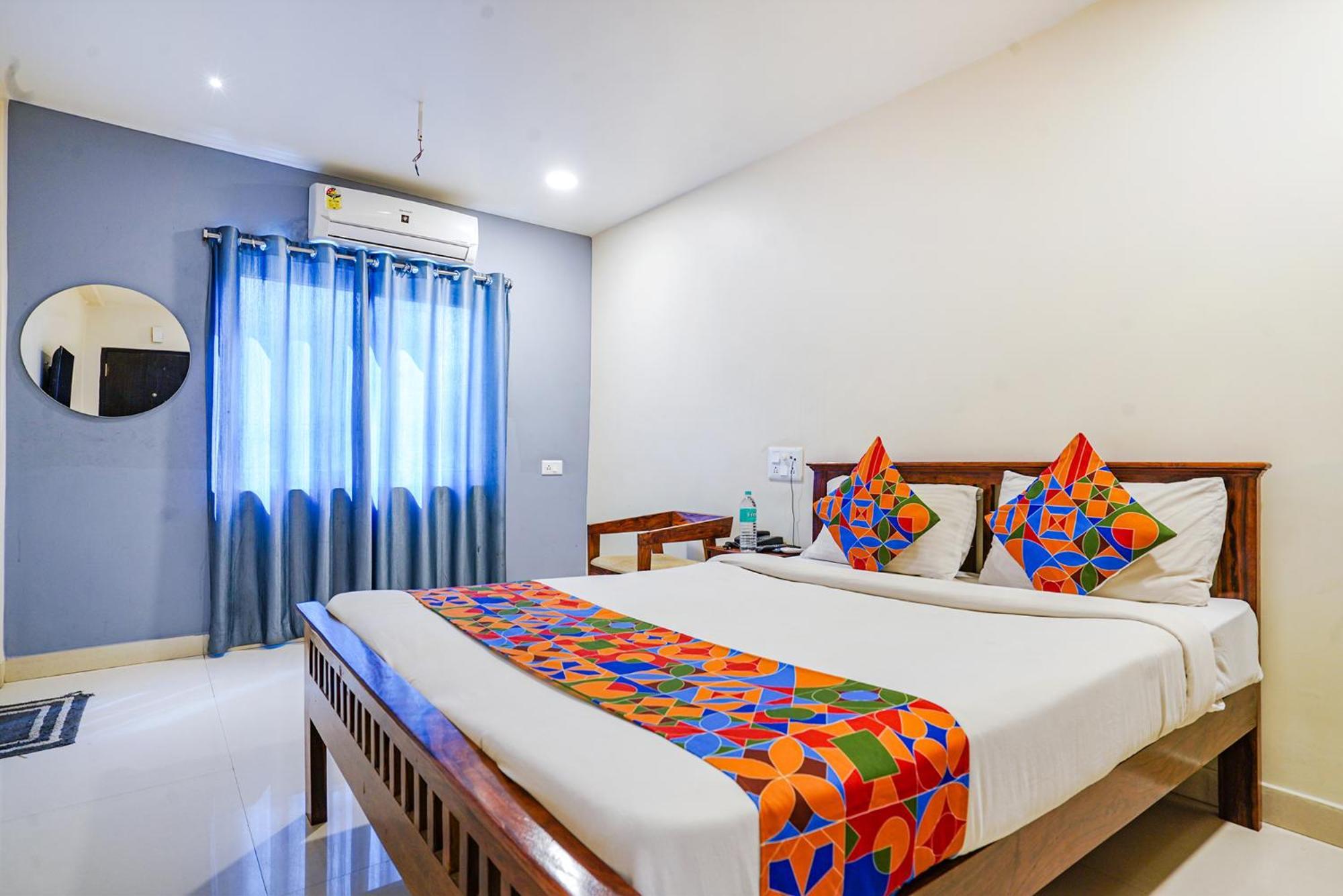 Fabhotel Unique Suites Hyderabad Bagian luar foto